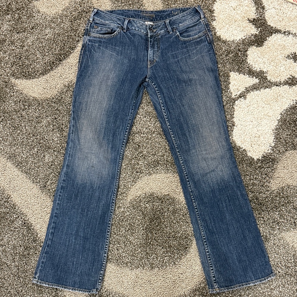 Silver Jeans Women's Straight Leg in Classic Blue